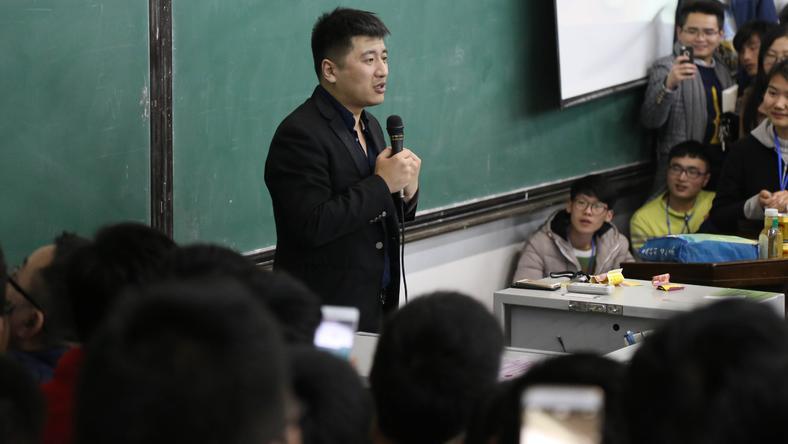 张雪峰和这个时代